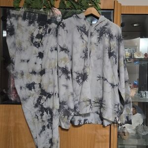 Tan & gray and black & gray tie dye sweatsuits